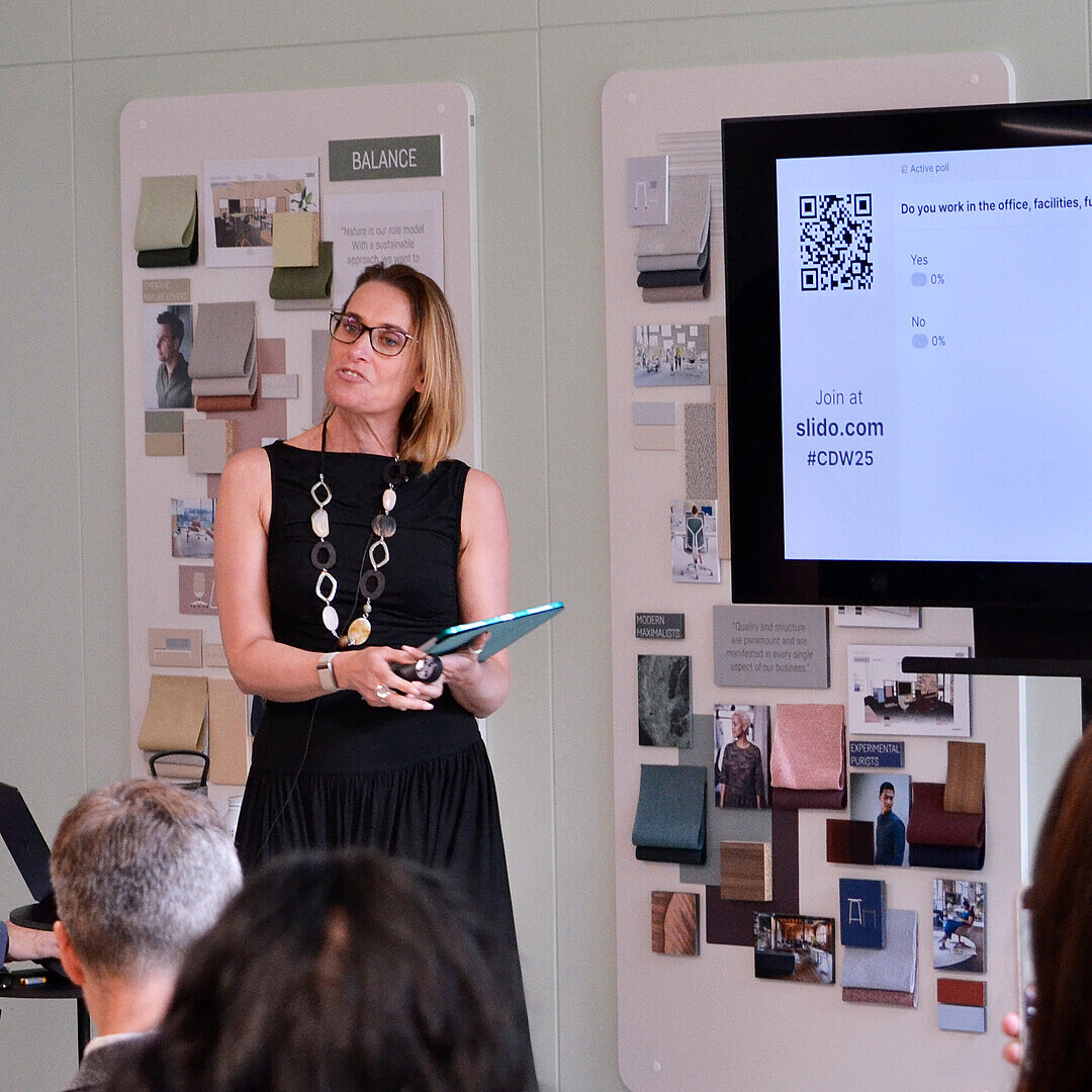 Hannah Nardini gives a lecture at the Sedus HUB London