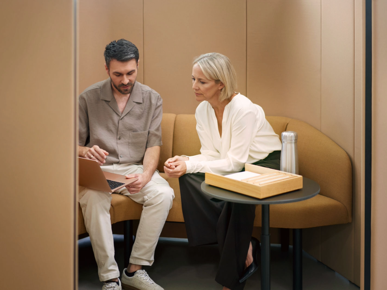 two colleges sitting in sedus se:hive