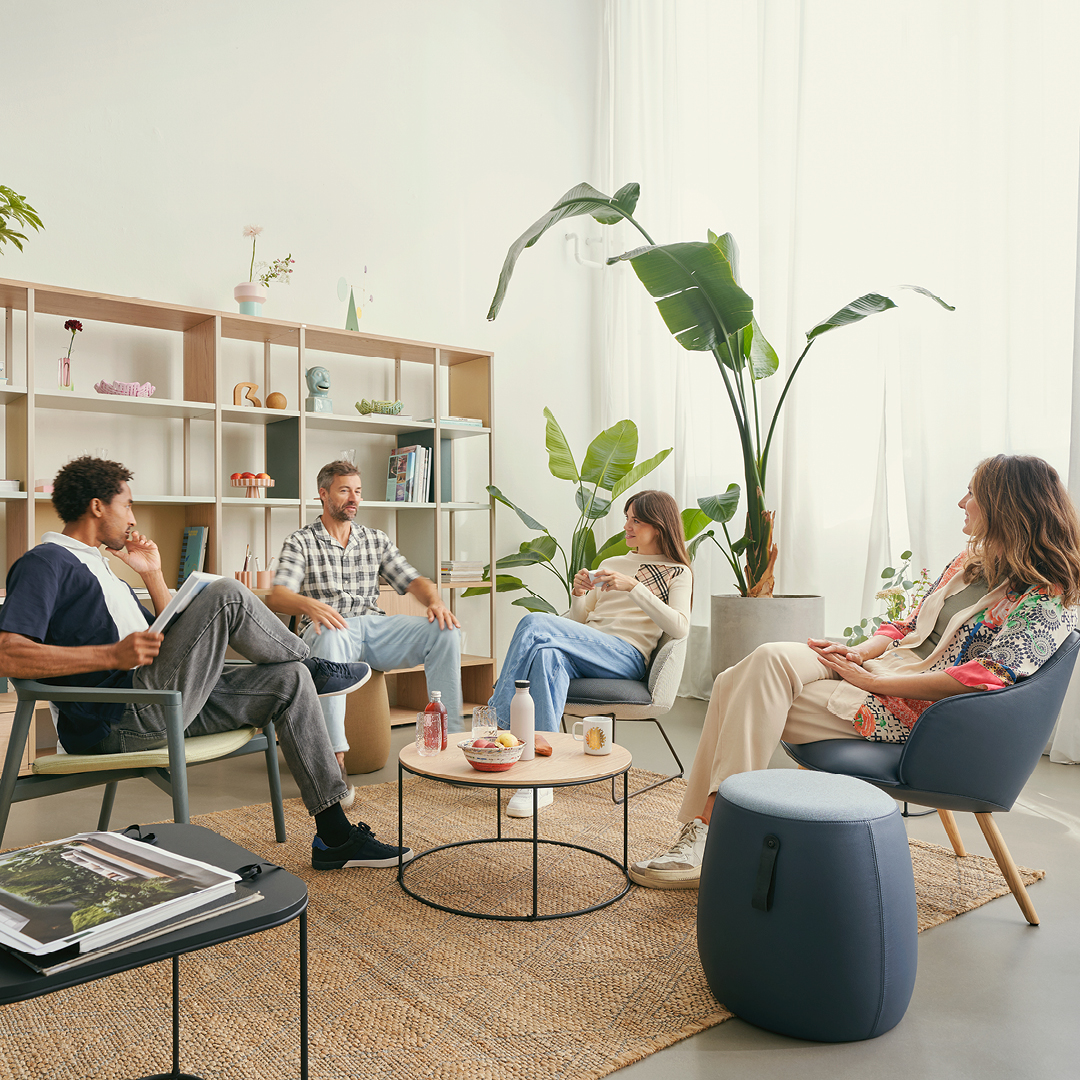 People sit together in the office and have a relaxed chat