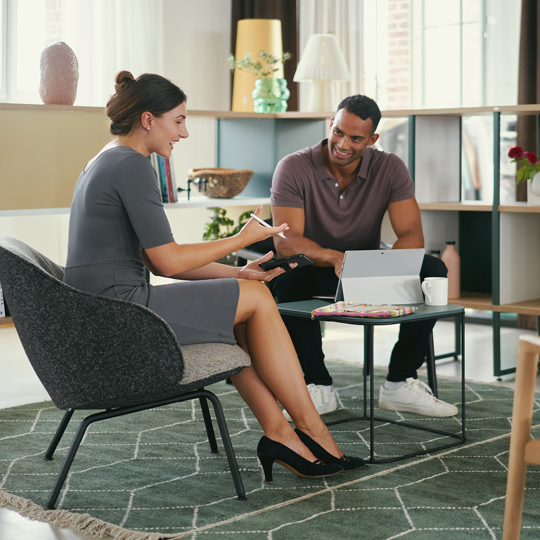 Two colleagues are talking to each other with interest