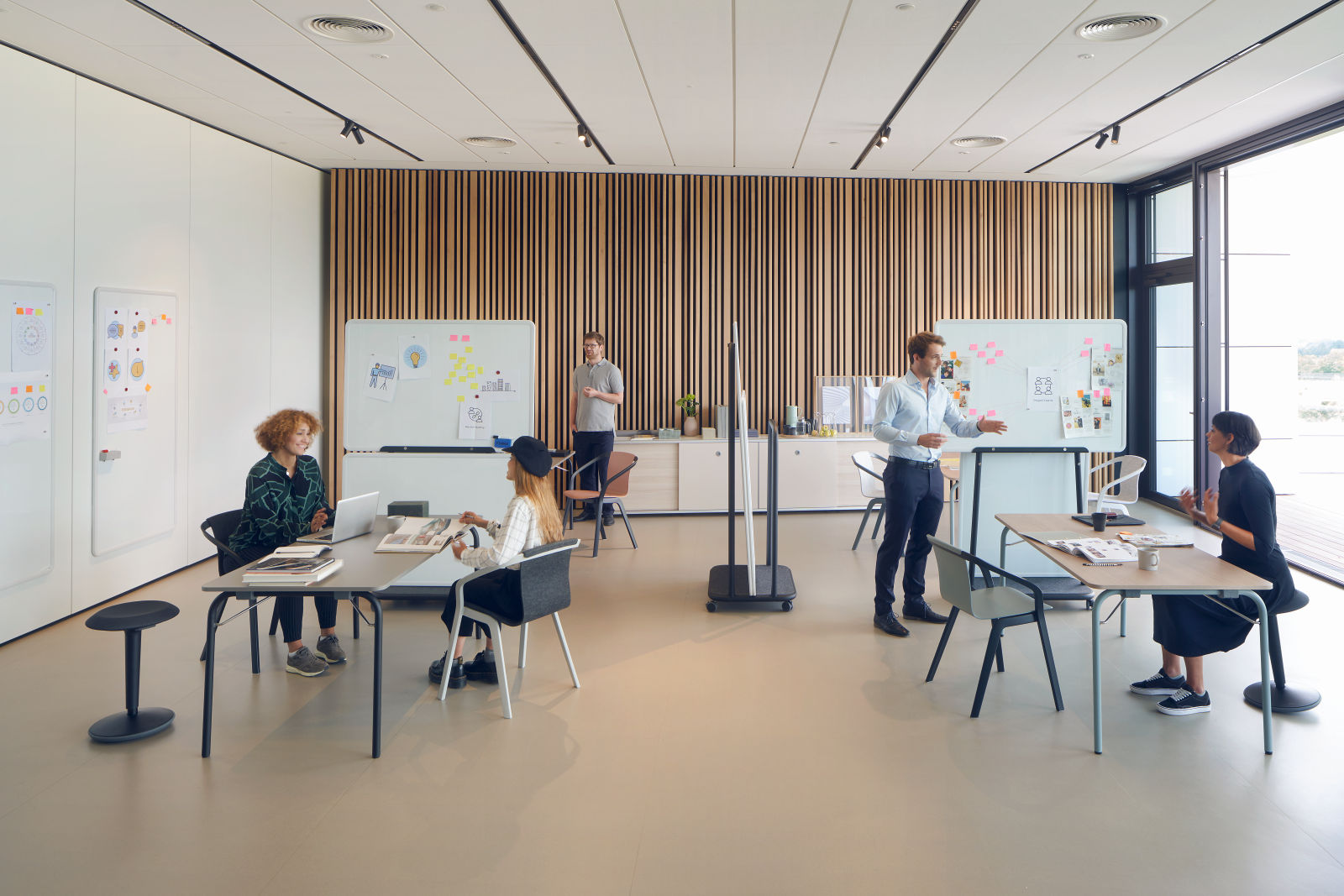 How agile working succeeds thanks to flexible office furniture