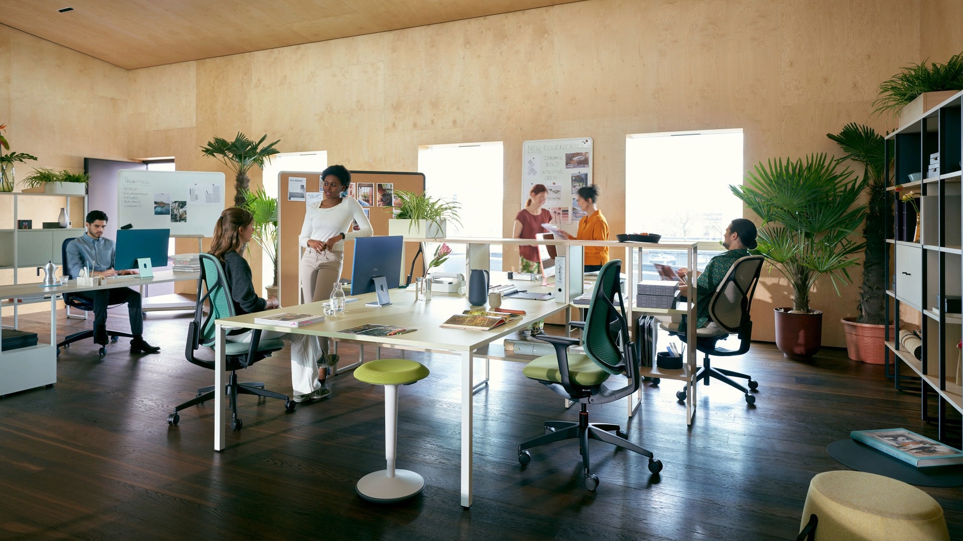Plus d’activité physique au travail : pourquoi les pauses actives et la position assise dynamique sont si importantes au bureau